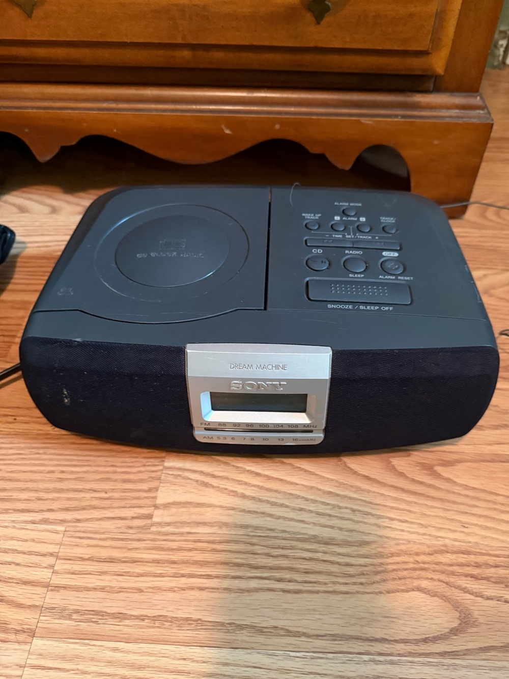 SONY DREAM MACHINE Rare Vin Alarm Clock AM/FM Radio works. Has antenna wire .